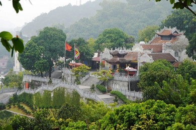Tour Đền Cửa Ông - Đền Cửa Suốt - Chùa Cái Bầu - Hạ Long - Chùa Ba Vàng 1 Ngày