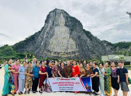 Đoàn khách đi tham quan Thái Lan cùng Grandviet Tour