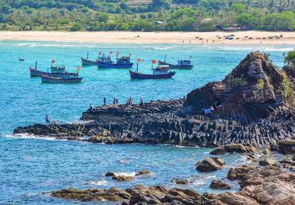 Xanh ngắt biển đảo Phú Yên ngày hè