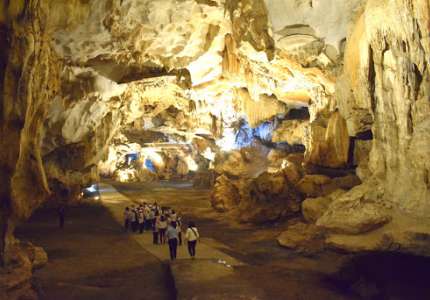 Khám phá hang động Vũng Đục Quảng Ninh