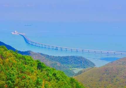 Trải nghiệm cây cầu vượt biển dài nhất thế giới