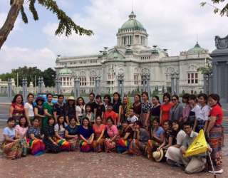 	Đoàn chụp ảnh lưu niệm trước sảnh Đại cung Ananta Samakhom
