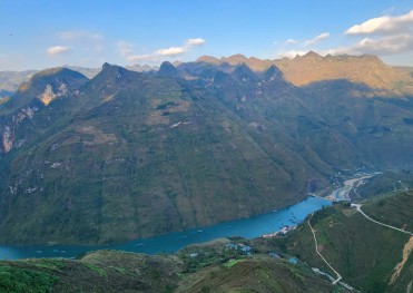TOUR XUÂN 2026 HÀ GIANG - CAO NGUYÊN ĐÁ ĐỒNG VĂN - ĐÈO MÃ PÌ PÈNG - CỘT CỜ LŨNG CÚ - BẢN LÔ LÔ CHẢI M4 TẾT