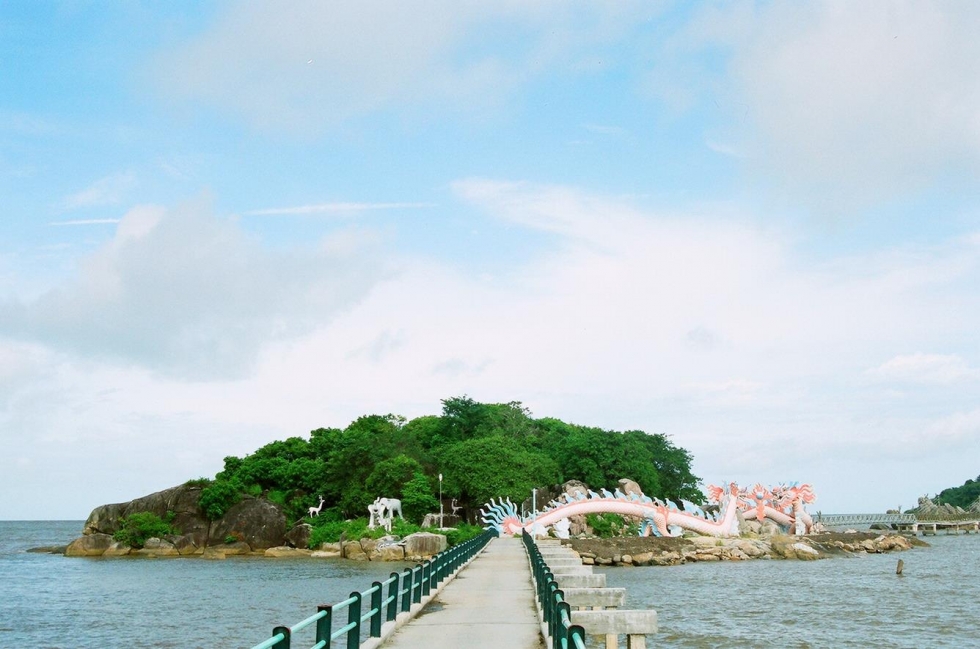15-dia-diem-du-lich-mien-tay-grandviettour-18 Hòn Đá Bạc