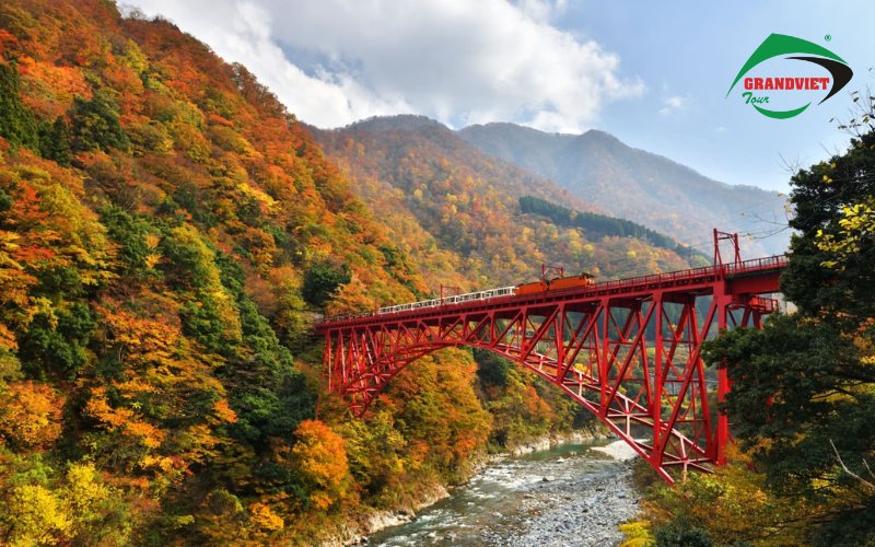 Kurobe Gorge Railway