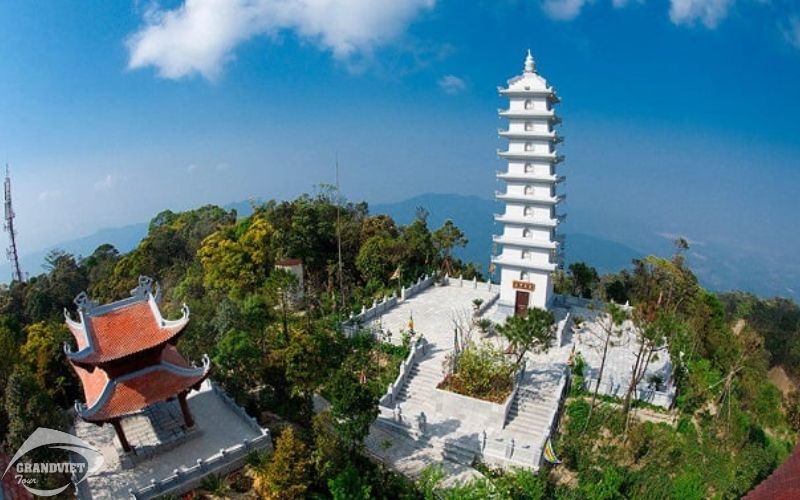 Đền bà chúa Thượng Ngàn