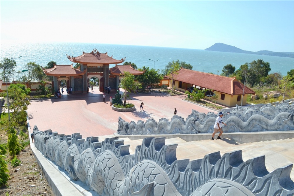 cau-thang-len-chinh-dien Cầu thang đi lên chính điện
