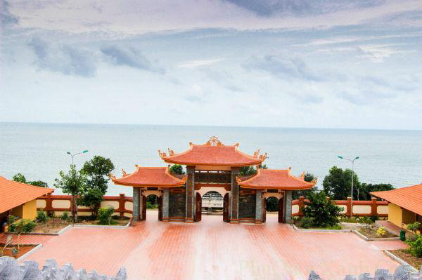 chua-ho-quoc-o-phu-quoc-2 Chùa Hộ Quốc Phú Quốc nhìn hướng ra biển