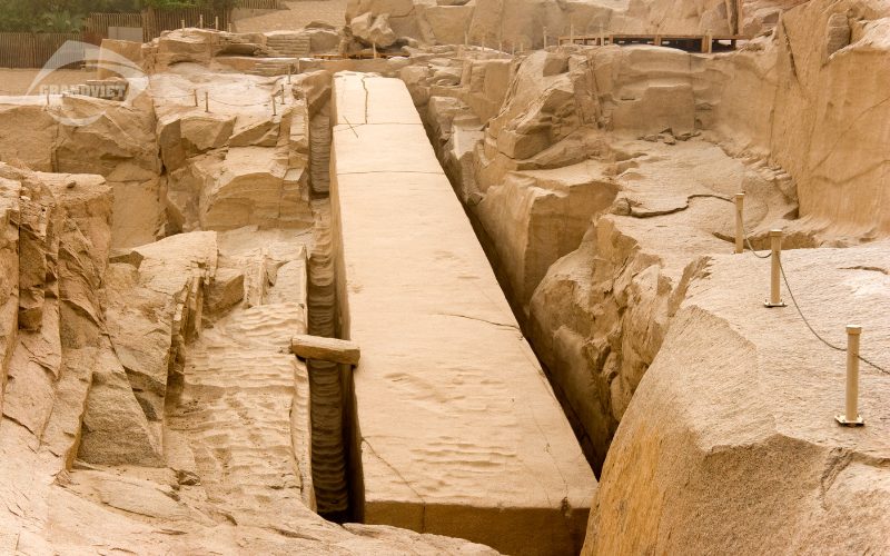 Đài tưởng niệm Unfinished Obelisk - Tour du lịch Ai Cập