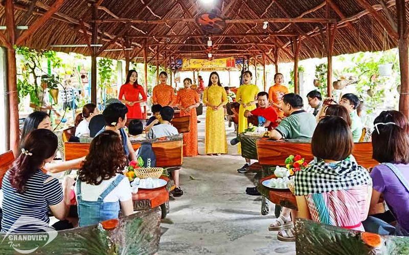 Đàn ca tài tử Nam Bộ.