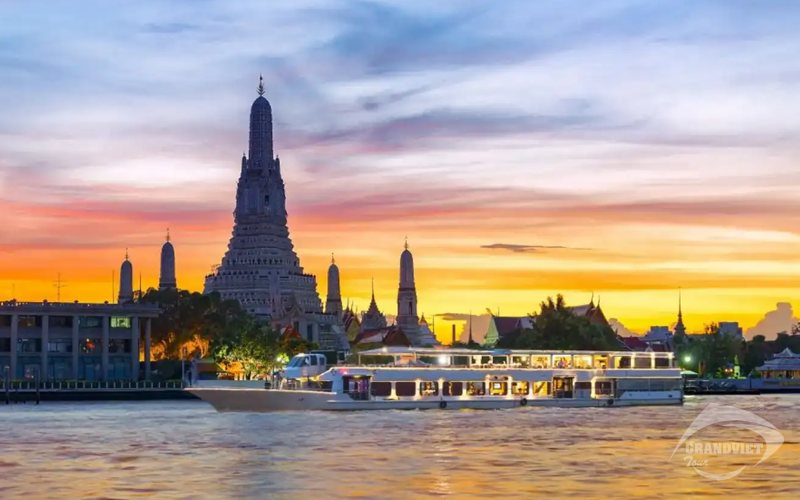 Dạo thuyền trên sông Chaopraya