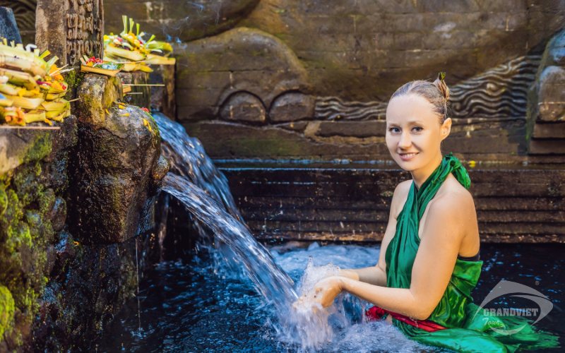 Đền suối thiêng Tampak Siring