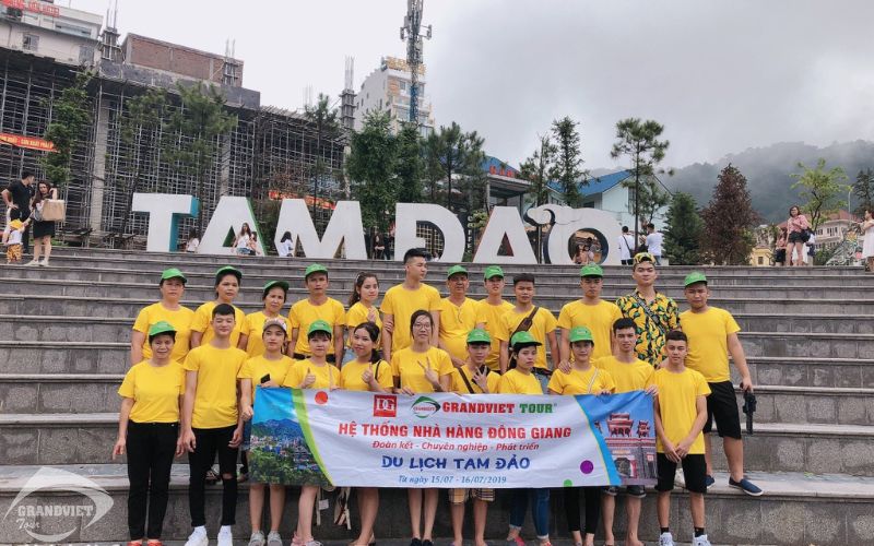 Ảnh đoàn Grand Viet Tour tham quan Tam Đảo