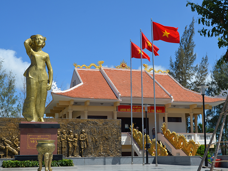 Nhà Tưởng niệm và tượng đài anh hùng Võ Thị Sáu