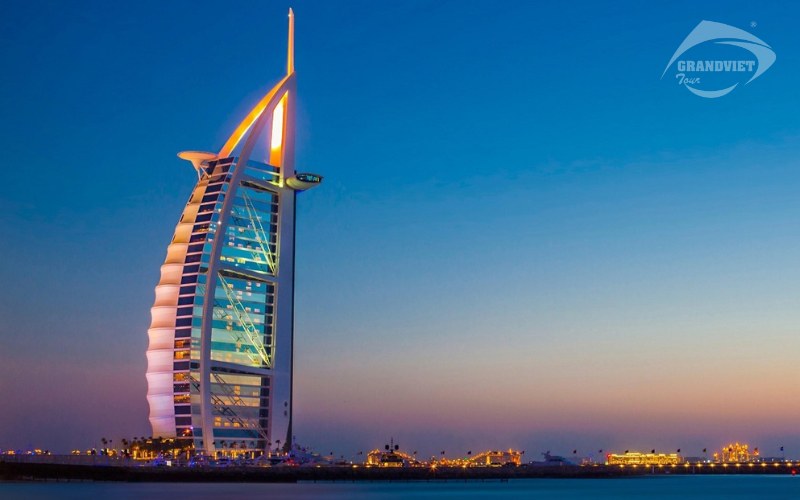 Khách sạn 7 cánh buồm tráng lệ - Burj Al Arab