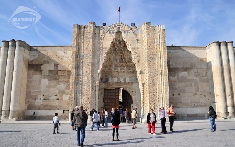 Khách sạn cổ Sultanhani Caravanserai - Tour Du lịch Hy Lạp - Thổ Nhĩ Kỳ