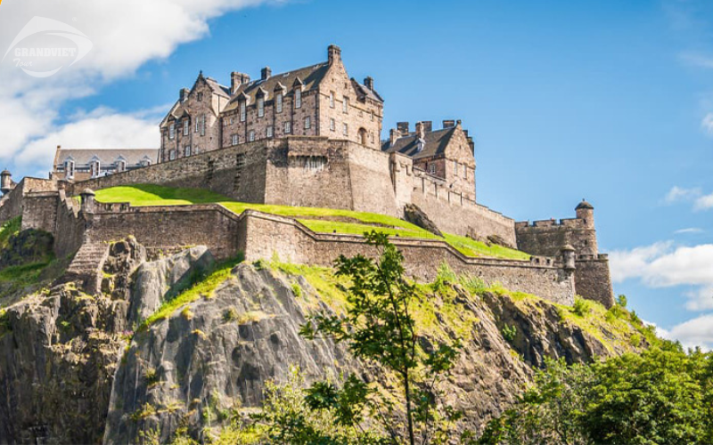 Lâu đài Edinburgh  - du lịch Anh