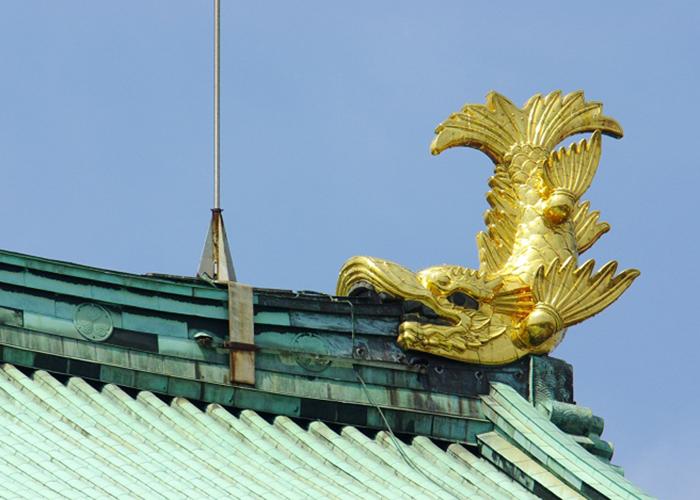 lau-dai-nagoya-linh-vat Đôi cá kình bằng vàng