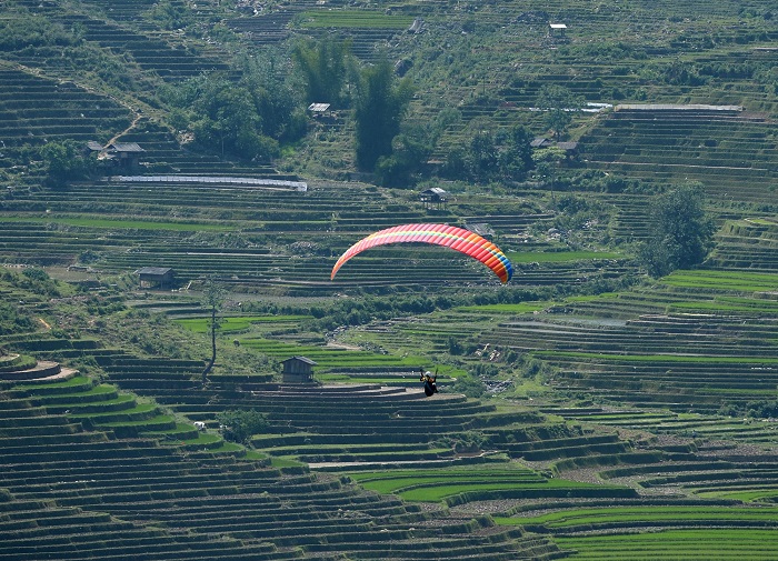 lehoiduluonkhaupha Lễ hội dù lượn trên đỉnh đèo Khau Phạ