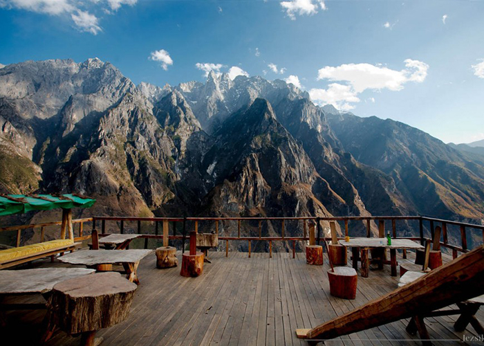 Tiger Leaping Gorge Bar, Trung Quốc