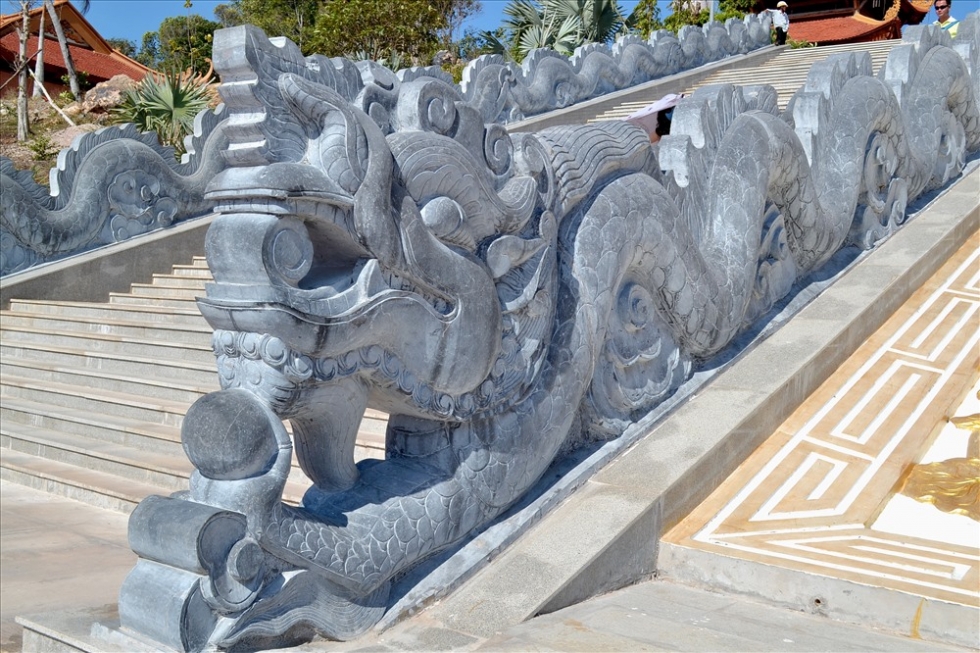 tuong-hinh-rong-trang-tri-bang-da Tượng hình rồng trang trí bằng đá