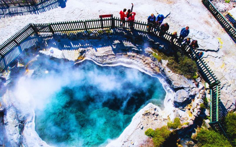 Làng Wakarewarewa - du lịch Úc Newzealand