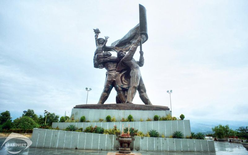 Tượng đài chiến thắng Điện Biên