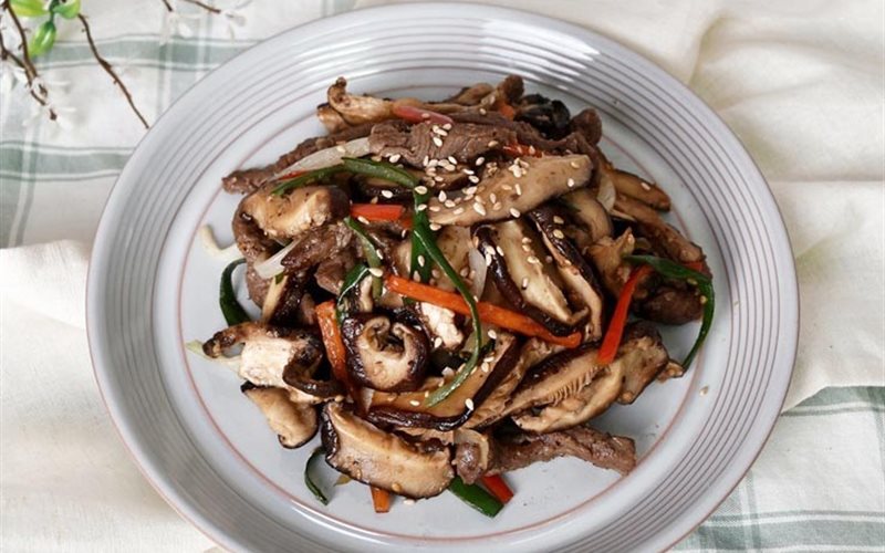 bo-xao-nam-huong-2 Nấm hương tươi ngon tại Sa Pa