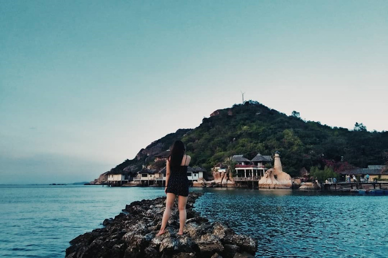 cac-tour-du-lich-nha-trang-da-lat-dang-hot-nhat-2018-4-1 Hòn Mun là địa điểm thích hợp để du ngoạn và tắm biển