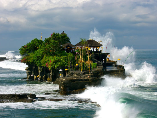 Ngôi đền Tanah Lot trên đảo Bali Ngôi đền Tanah Lot đảo Bali