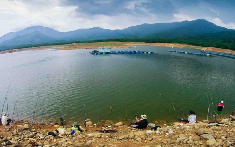 thamquankhudulichhohockhedanang2 Trải nghiệm câu cá tại hồ Hóc Khế Đà Nẵng