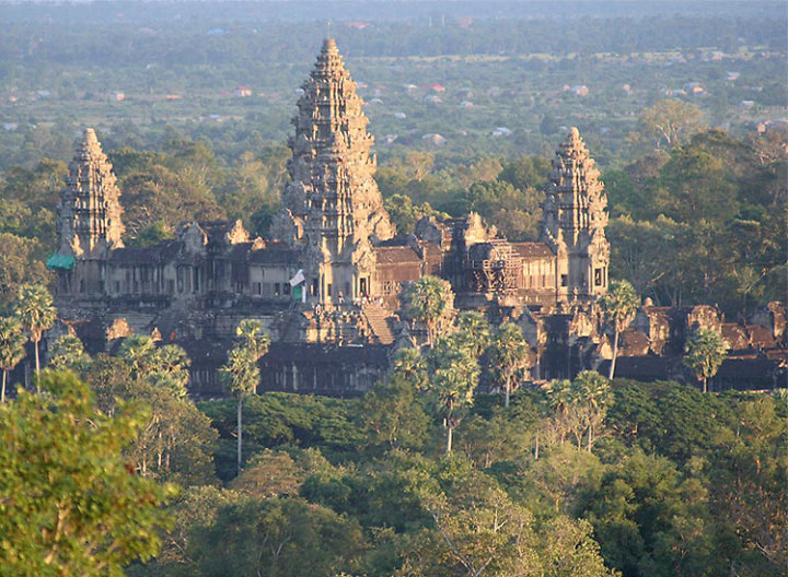 thienduonglacloitaiangkorwat-campuchia1