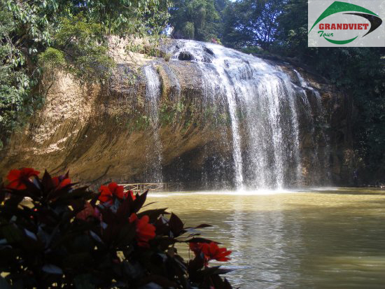 tour-du-lich-nha-trang-da-lat-6-ngay-5-dem-7 Thác Prenn nơi du lịch nổi tiếng tại Đà Lạt