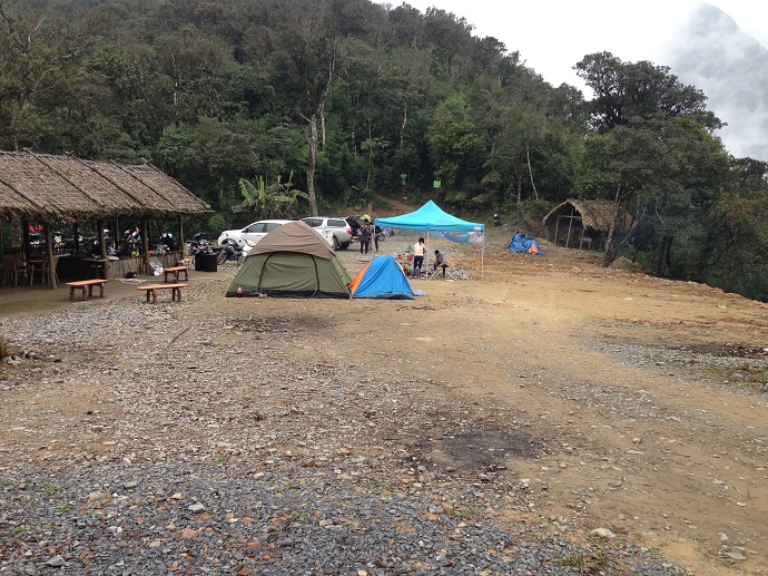 trekkingtamdaovakhamphadinhrungrinhtuyetdep3 Trải nghiệm cắm trại trên núi