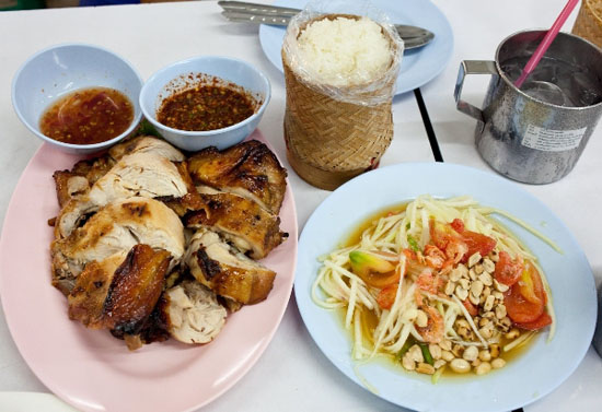 Xôi Nếp Lào Những món ăn trên bàn tiệc