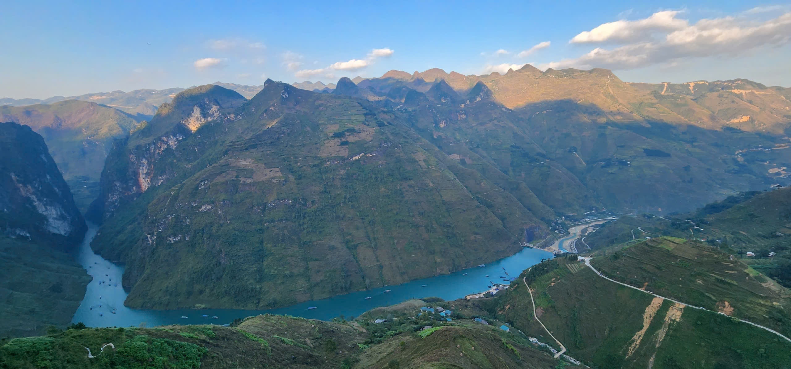 TOUR XUÂN 2026 HÀ GIANG - CAO NGUYÊN ĐÁ ĐỒNG VĂN - ĐÈO MÃ PÌ PÈNG - CỘT CỜ LŨNG CÚ - BẢN LÔ LÔ CHẢI M4 TẾT