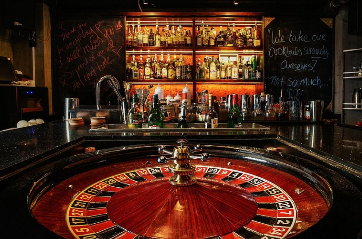 Trải nghiệm nightlife: bar, pub & rooftop lounge