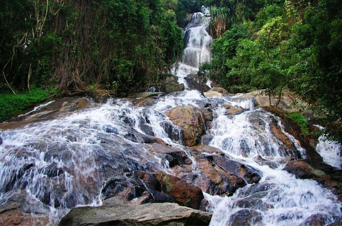 Thác Nước Na Muang (Na Muang Waterfalls)