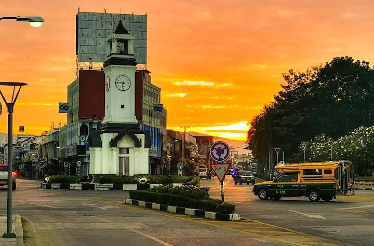 Tháp đồng hồ Trang & Trung tâm thành phố