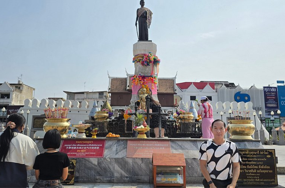 Tượng Đài Thao Suranari (Ya Mo Monument)