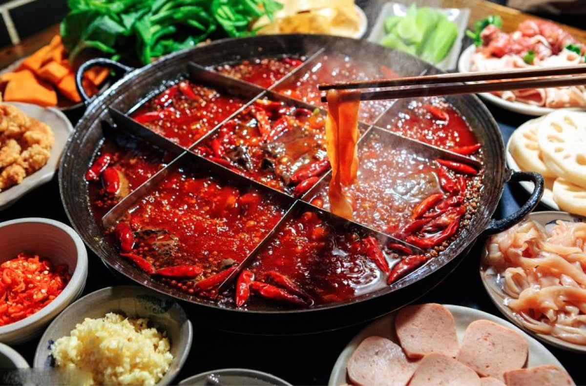 Lẩu Tứ xuyên vị cay nồng là món ăn đặc trưng của thủ phủ Tứ Xuyên