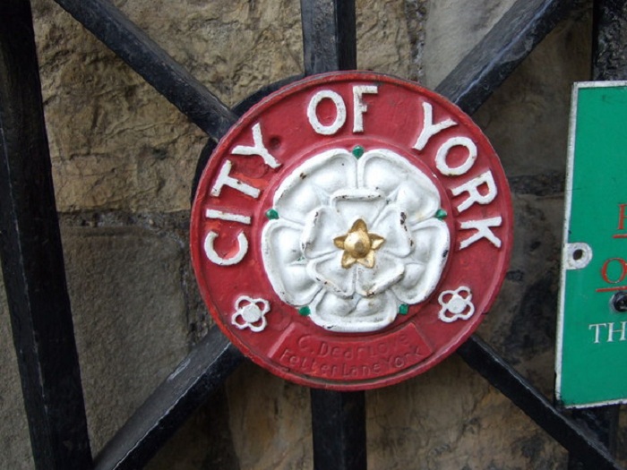 Huy hiệu Hoa Hồng Trắng - York