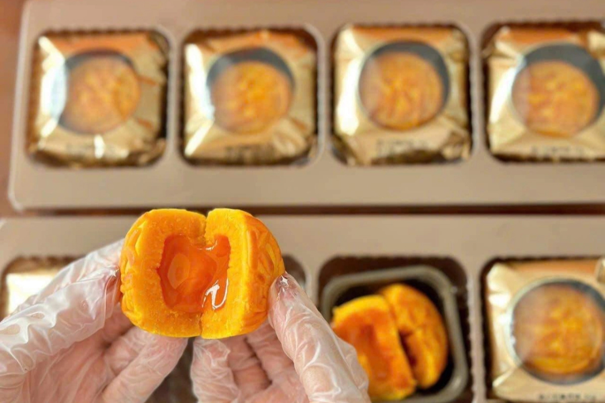 Bánh nướng Mã Lai (Mooncake) nhân trứng muối