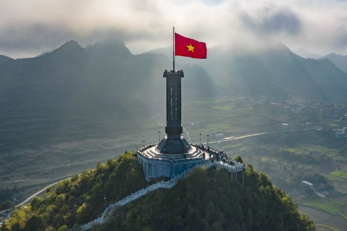 Cột cờ Lũng Cú – điểm thiêng liêng nơi cực Bắc Tổ quốc