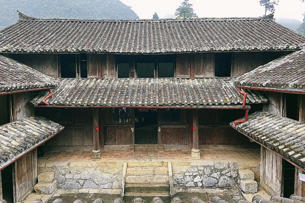 Dinh thự Vua Mèo – công trình kiến trúc cổ giữa cao nguyên đá