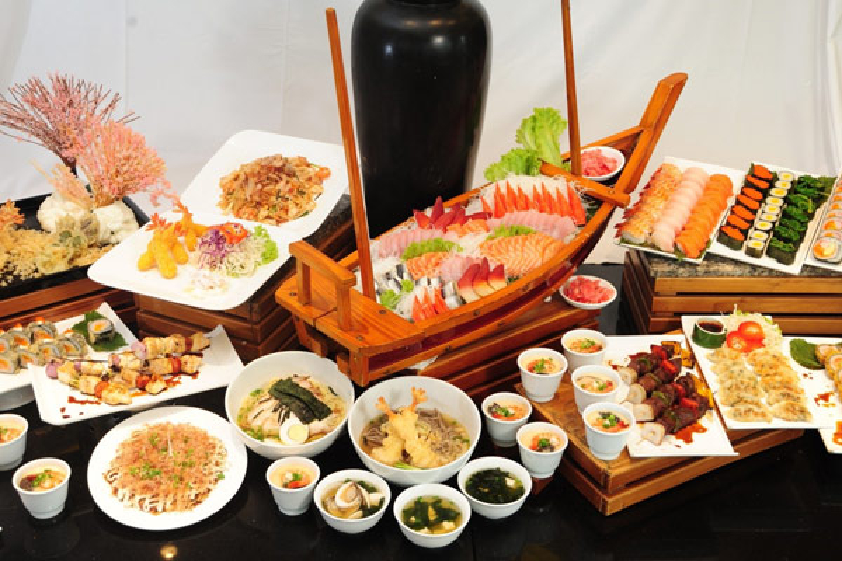 Ẩm thực Nhật Bản nổi tiếng toàn cầu nhờ sự tinh tế trong chế biến, hương vị hài hòa và hình thức trình bày đẹp mắt.