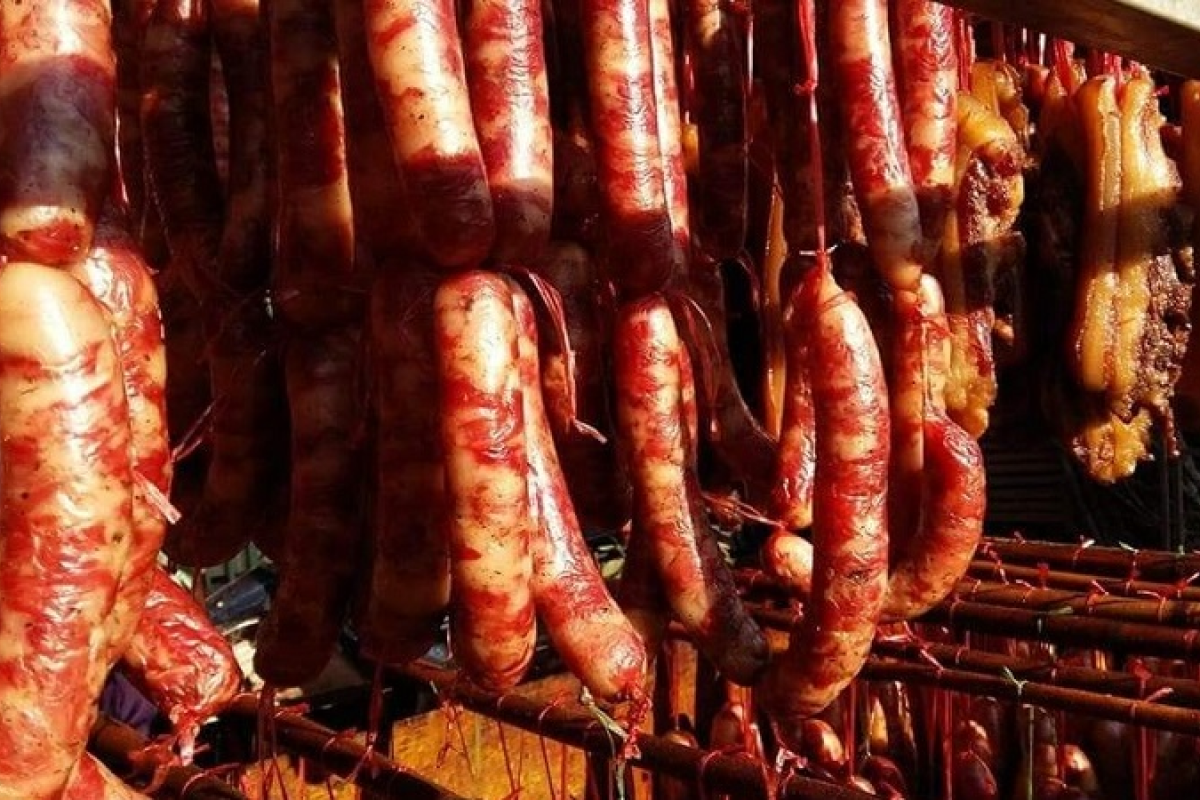 Lạp xưởng gác bếp – Đặc sản Hà Giang mang về làm quà