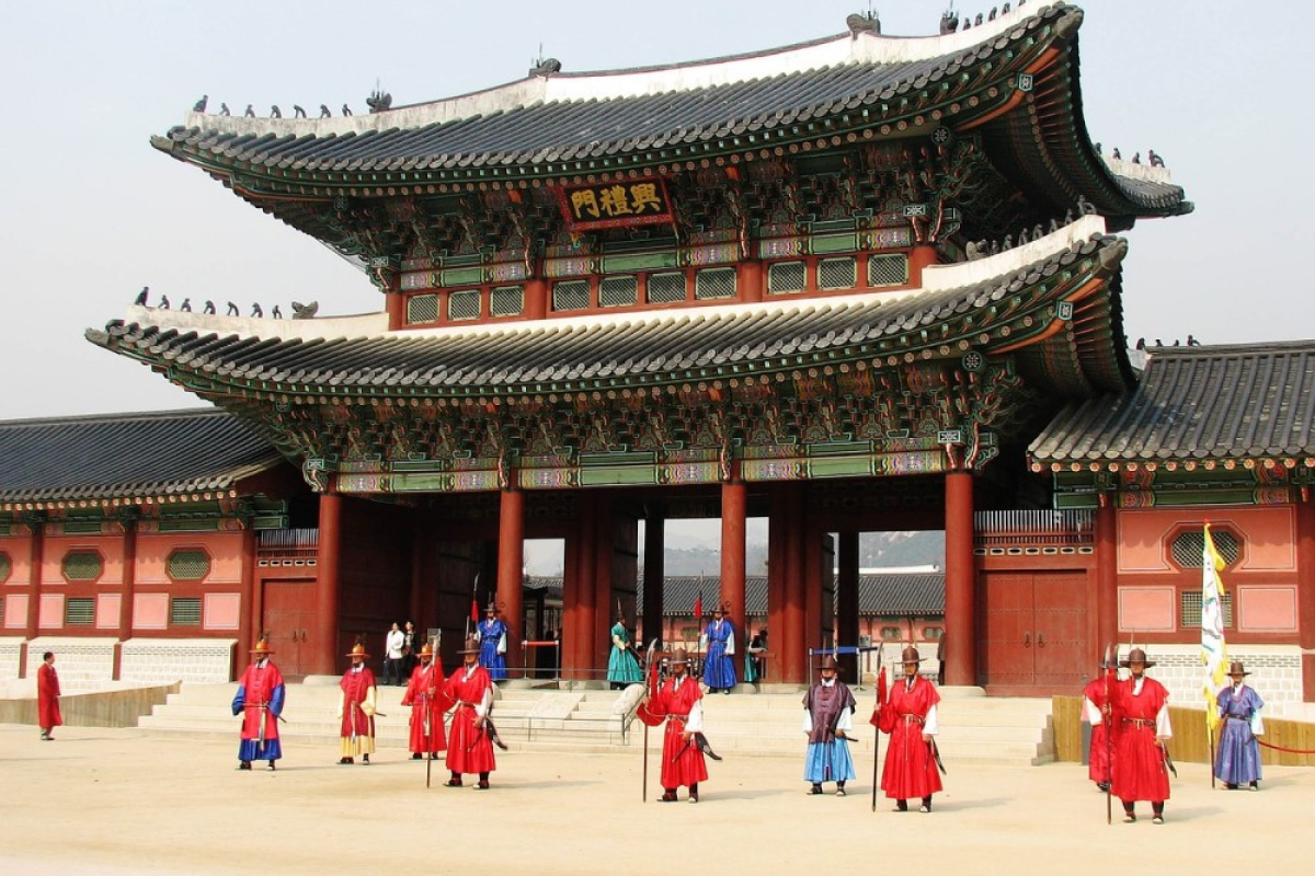 Gyeongbokgung mới được phục dựng quy mô lớn với sự tham gia của nhiều thợ thủ công giỏi nhất lúc bấy giờ. 