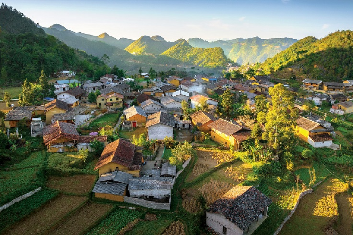 Lô Lô Chải hiện lên như một ngôi làng cổ bình yên, mang vẻ đẹp rất riêng của vùng biên viễn cực Bắc