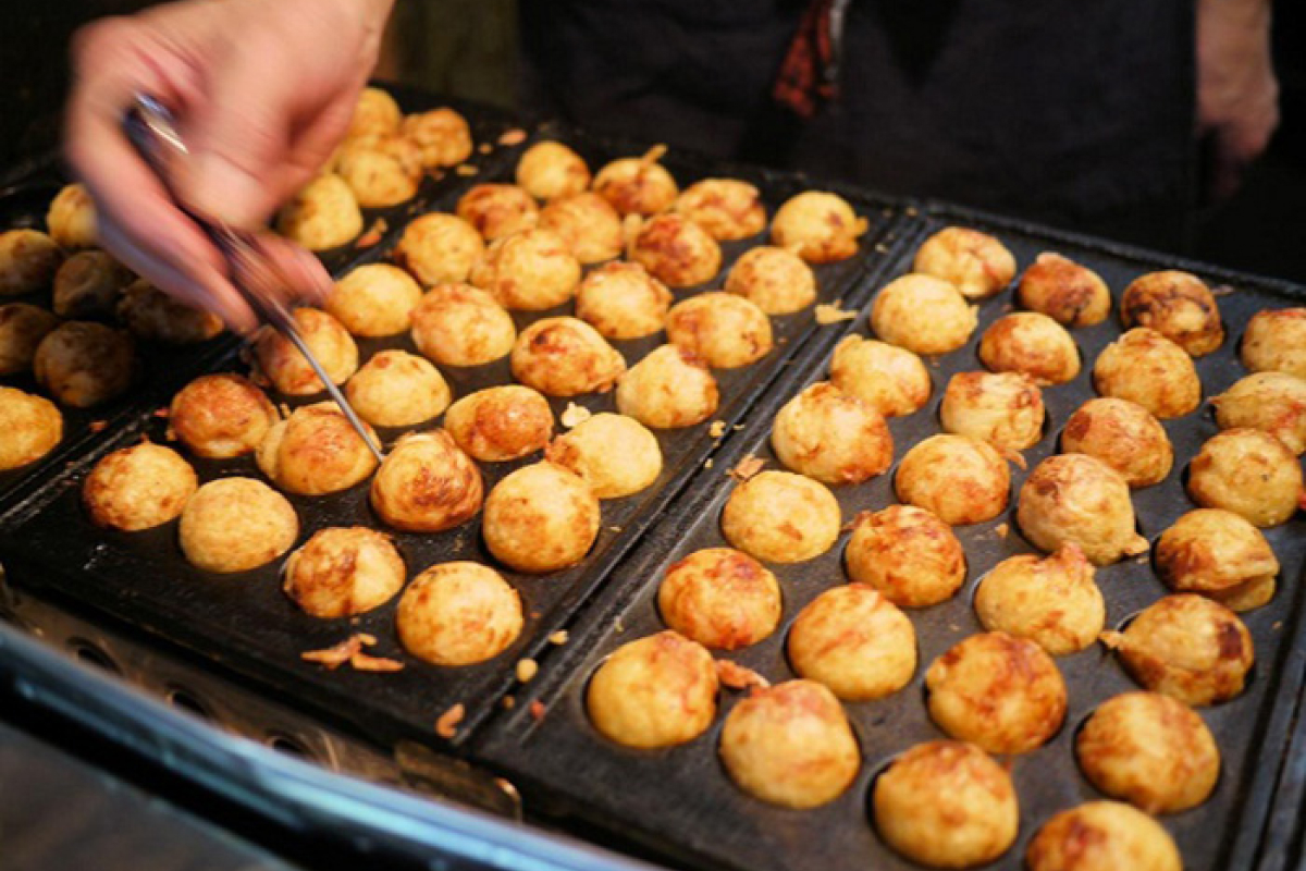 Takoyaki là món ăn đường phố nổi tiếng Nhật Bản